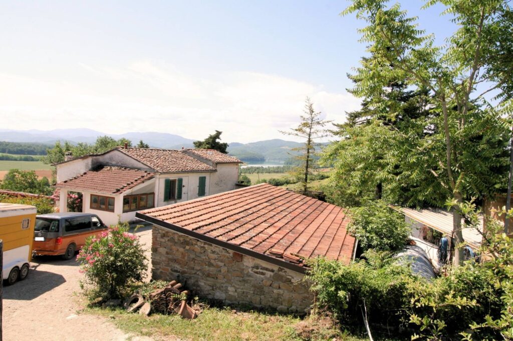 1454-Podere con vista lago per gli amanti dei cavalli-Barberino di Mugello-1 Agenzia Immobiliare ASIP