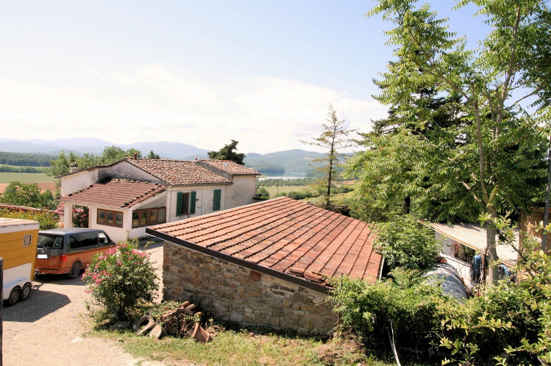 1454-Podere con vista lago per gli amanti dei cavalli-Barberino di Mugello-1 Agenzia Immobiliare ASIP