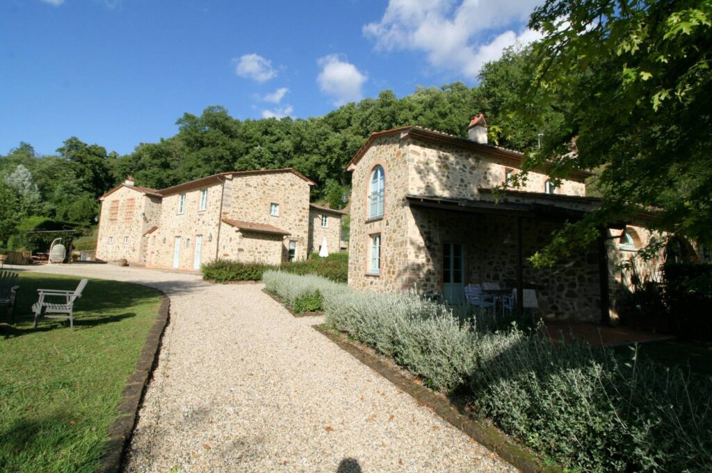 1457-Agriturismo in antico borgo ristrutturato con parco e piscina-Lamporecchio-6 Agenzia Immobiliare ASIP
