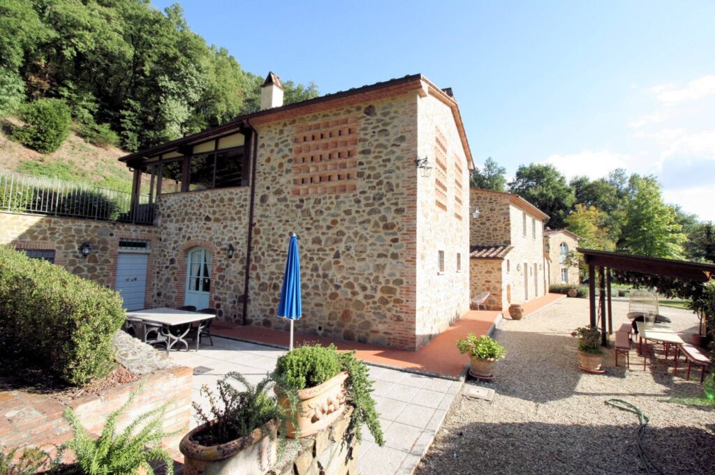 1457-Agriturismo in antico borgo ristrutturato con parco e piscina-Lamporecchio-11 Agenzia Immobiliare ASIP