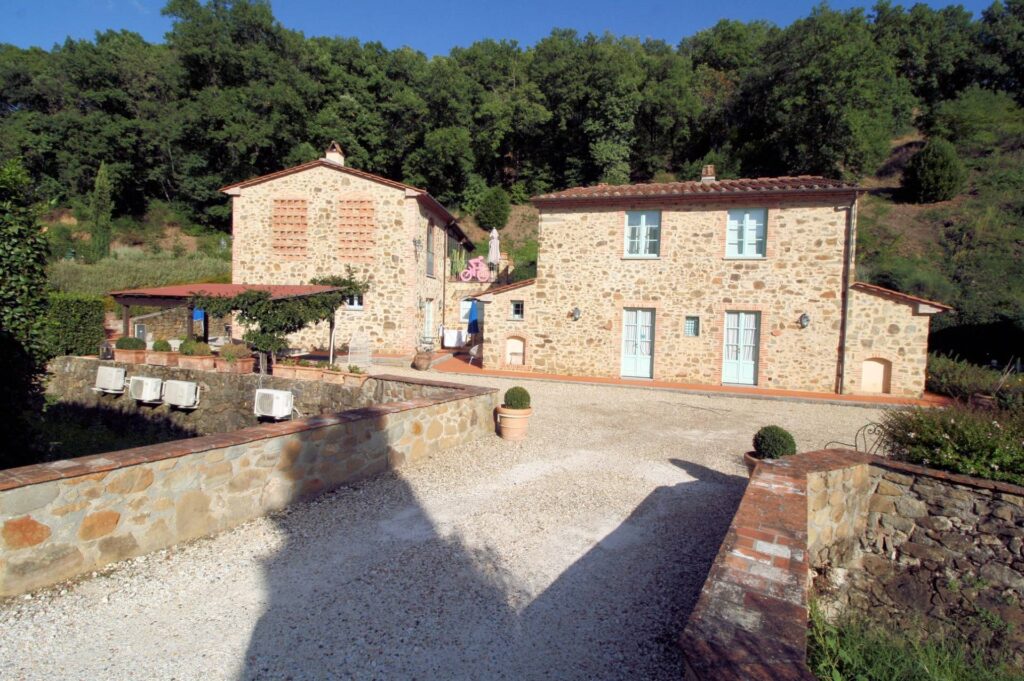 1457-Agriturismo in antico borgo ristrutturato con parco e piscina-Lamporecchio-8 Agenzia Immobiliare ASIP