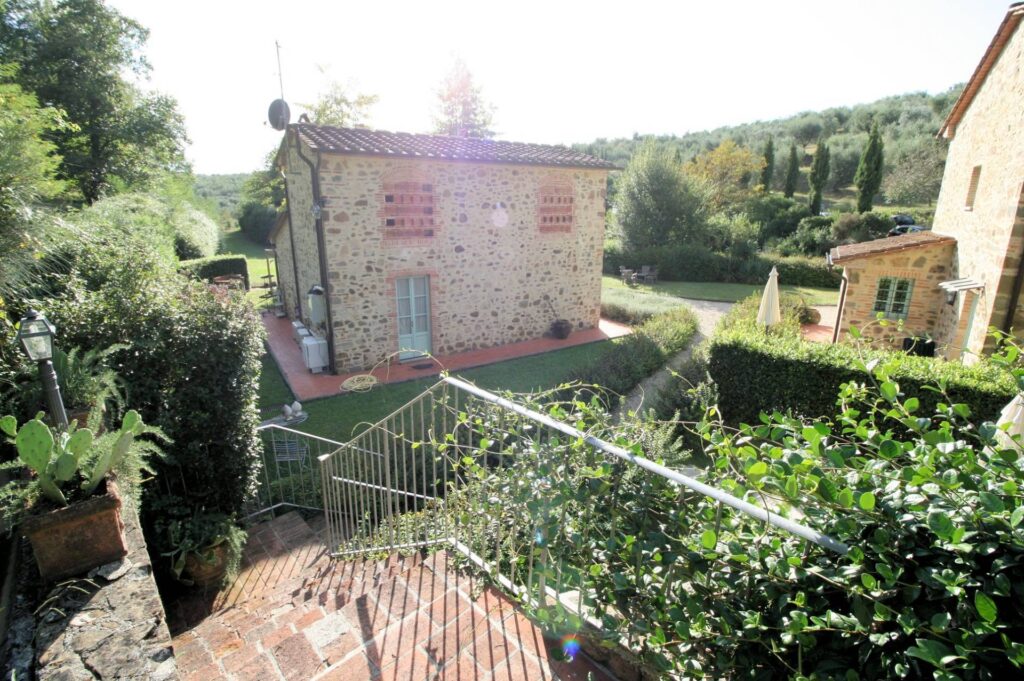 1457-Agriturismo in antico borgo ristrutturato con parco e piscina-Lamporecchio-14 Agenzia Immobiliare ASIP