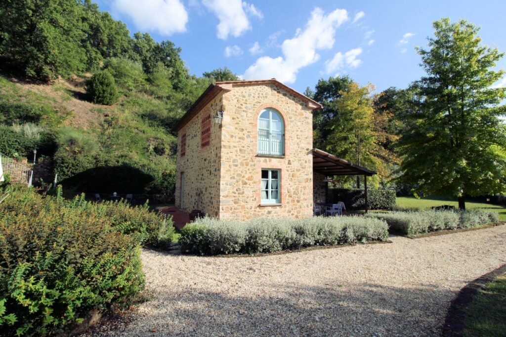 1457-Agriturismo in antico borgo ristrutturato con parco e piscina-Lamporecchio-12 Agenzia Immobiliare ASIP