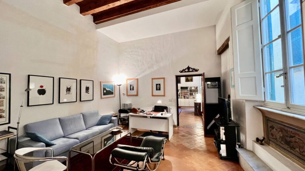 1303-Appartamento di ampia superficie in centro storico-Lucca-4 Agenzia Immobiliare ASIP