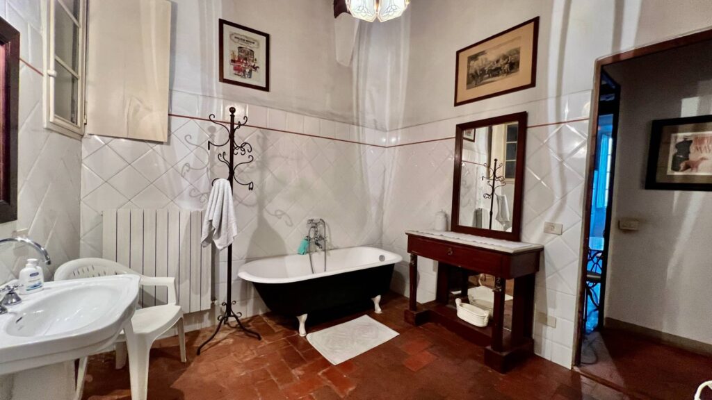 1303-Appartamento di ampia superficie in centro storico-Lucca-18 Agenzia Immobiliare ASIP