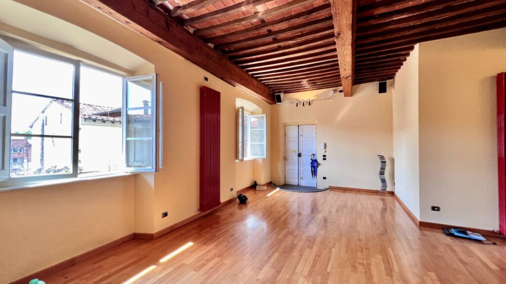 1305-Appartamento in centro storico-Lucca-10 Agenzia Immobiliare ASIP