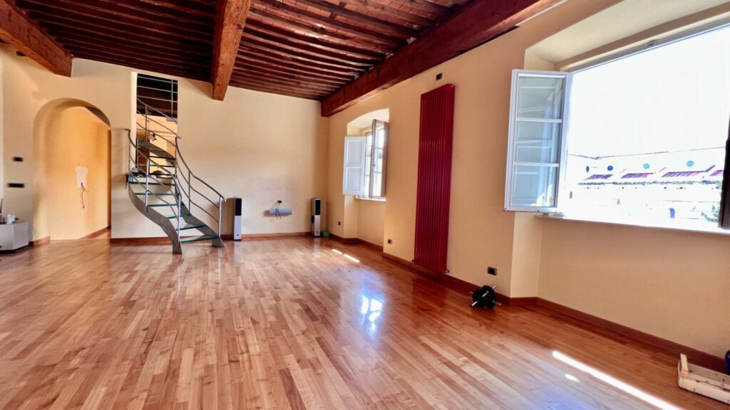 1305-Appartamento in centro storico-Lucca-4 Agenzia Immobiliare ASIP