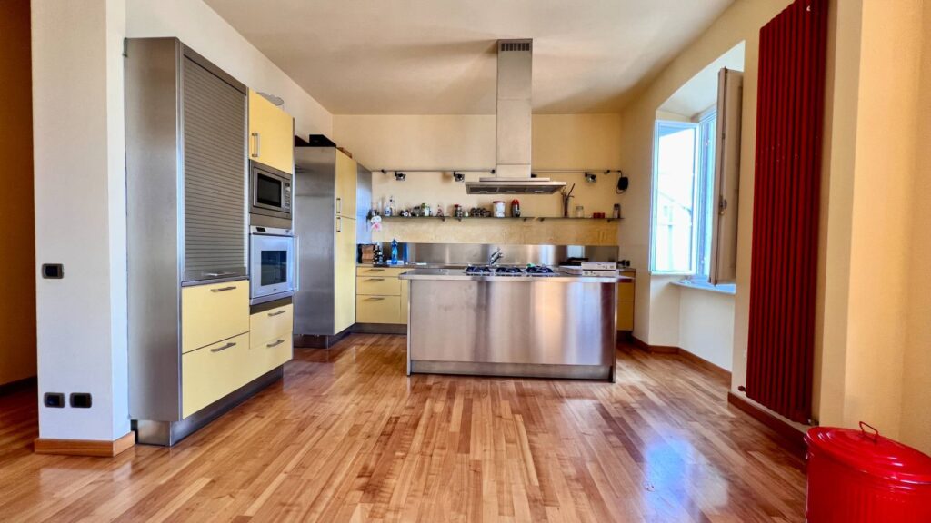 1305-Appartamento in centro storico-Lucca-3 Agenzia Immobiliare ASIP