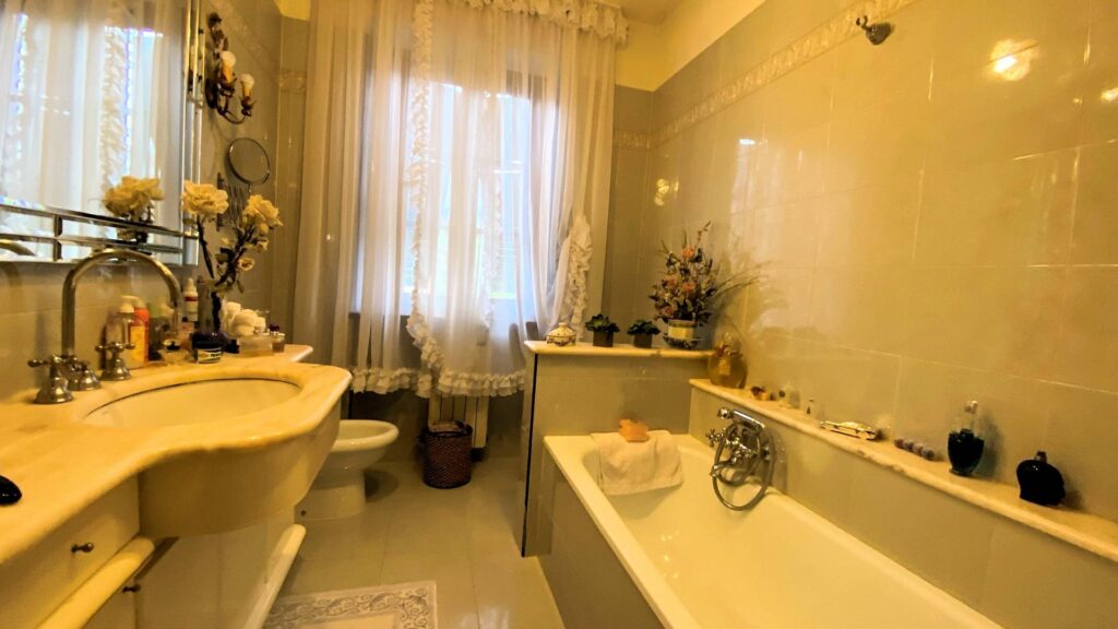 1307-Villa di ampia superficie immersa nel verde-Pescaglia-19 Agenzia Immobiliare ASIP