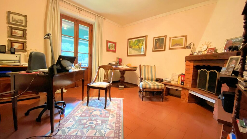 1307-Villa di ampia superficie immersa nel verde-Pescaglia-9 Agenzia Immobiliare ASIP