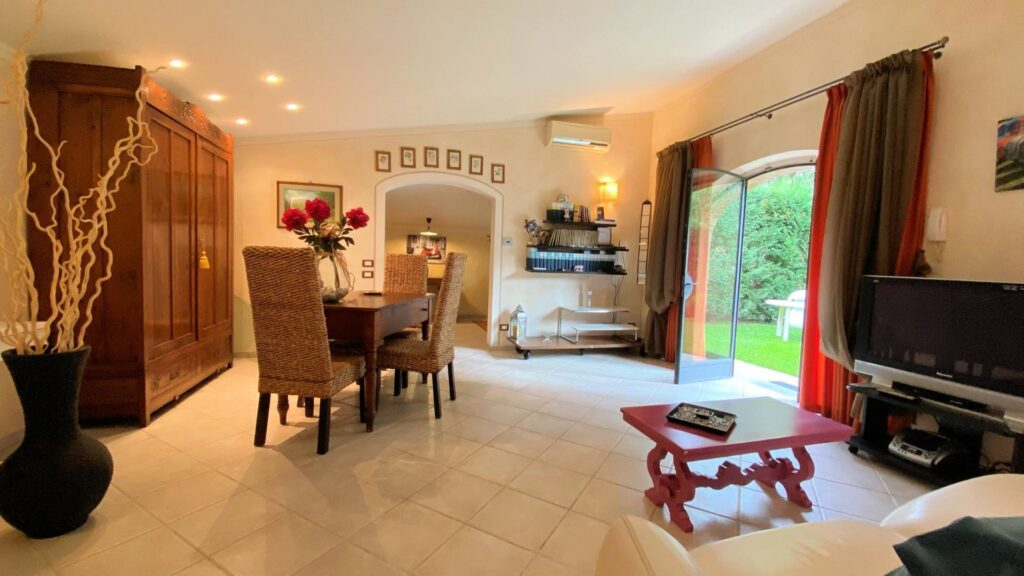 1307-Villa di ampia superficie immersa nel verde-Pescaglia-14 Agenzia Immobiliare ASIP