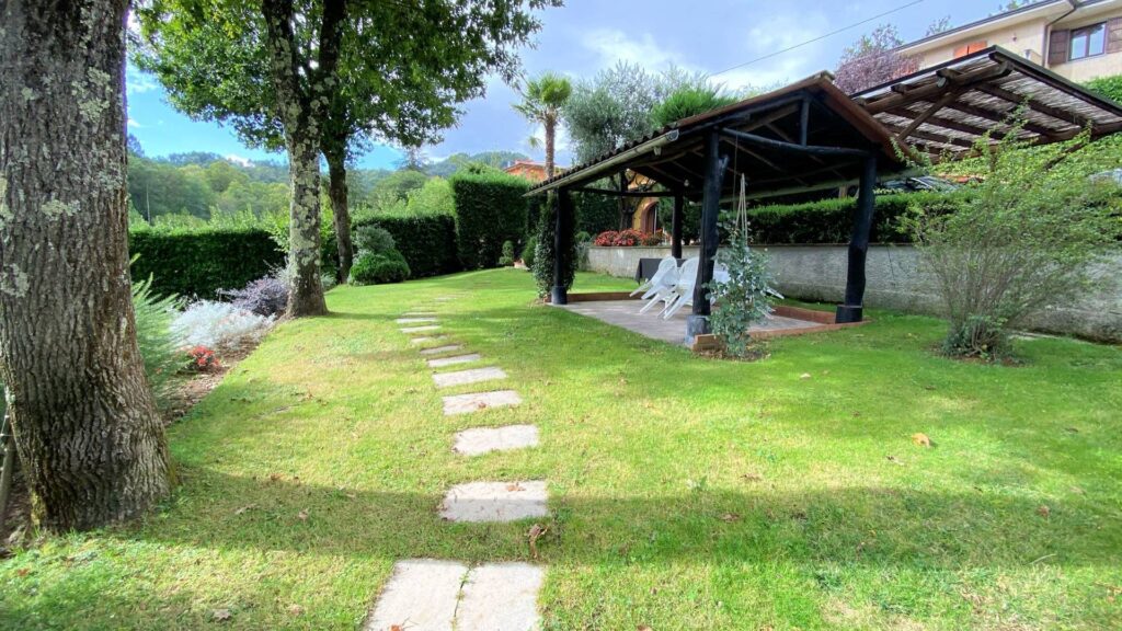 1307-Villa di ampia superficie immersa nel verde-Pescaglia-7 Agenzia Immobiliare ASIP