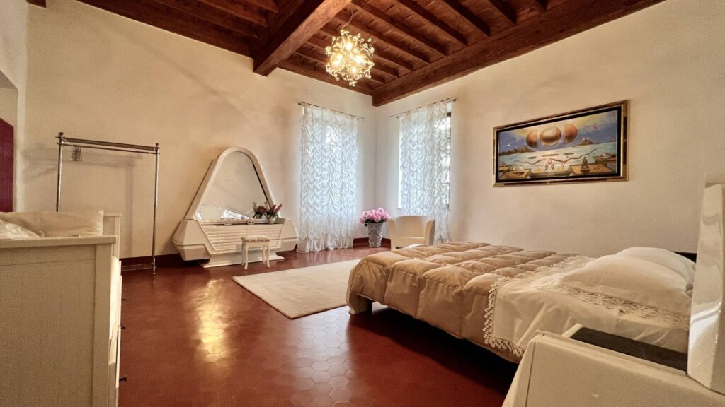 1467-Villa con parco e piscina-Lucca-13 Agenzia Immobiliare ASIP