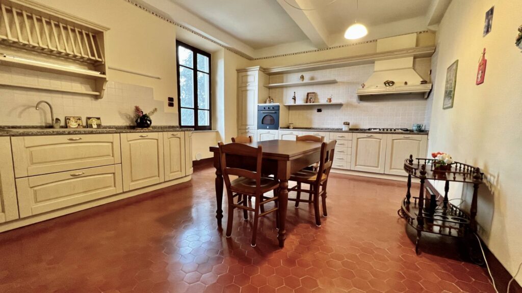 1467-Villa con parco e piscina-Lucca-11 Agenzia Immobiliare ASIP