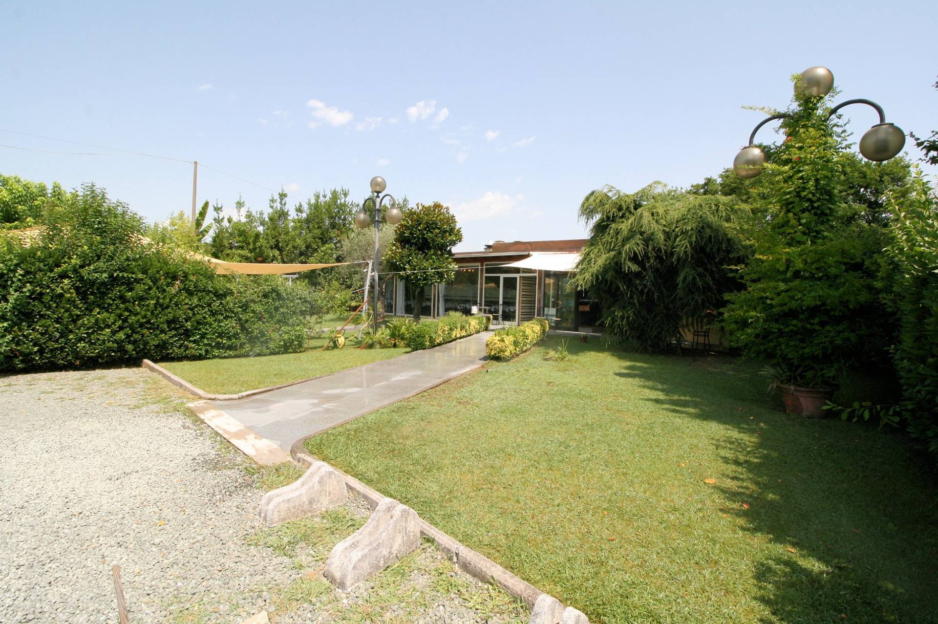 1473-Vendita delle mura e dell'attività di storico ristorante/pizzeria-Massa-1 Agenzia Immobiliare ASIP