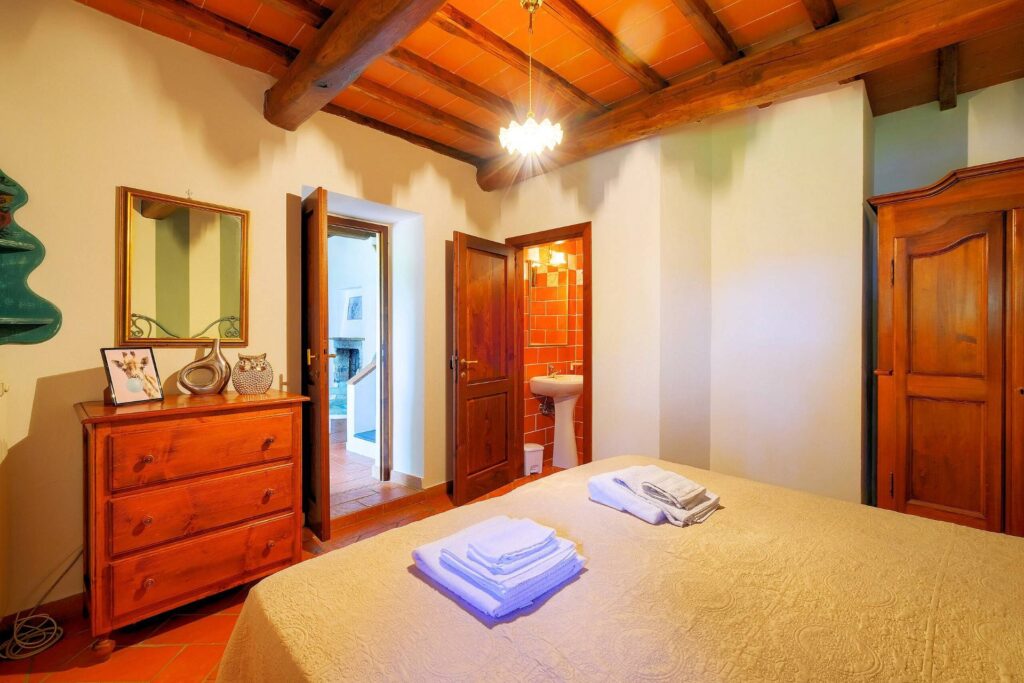 1477-Casale in stile Toscano con parco piscina e dependance in zona panoramica-Reggello-17 Agenzia Immobiliare ASIP