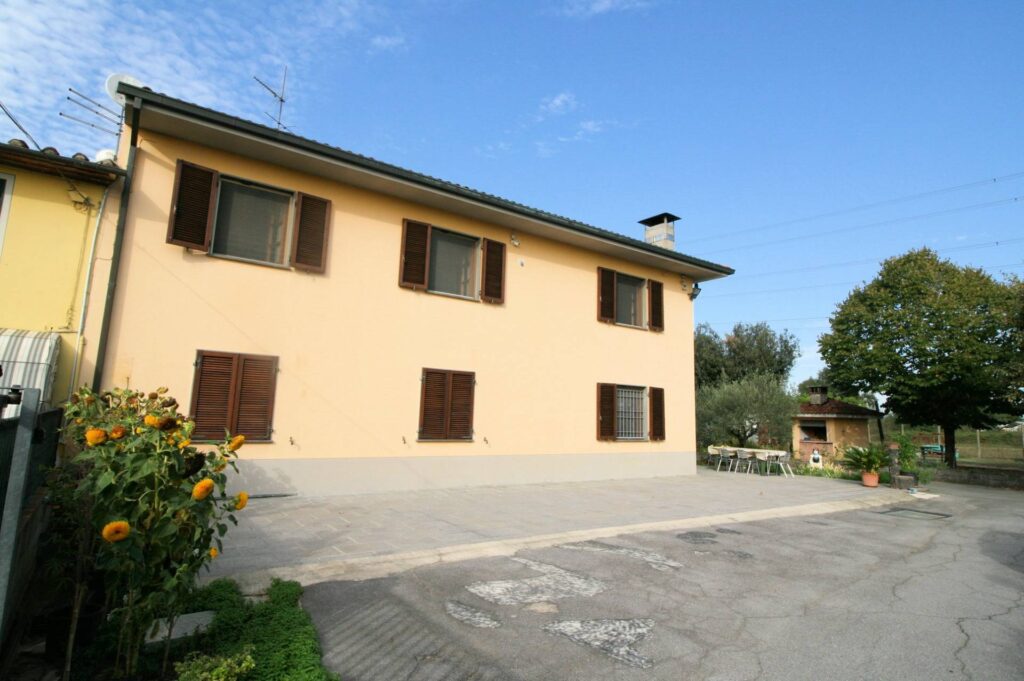 1479-Villetta bifamiliare con due appartamenti e ampio terreno-Altopascio-2 Agenzia Immobiliare ASIP