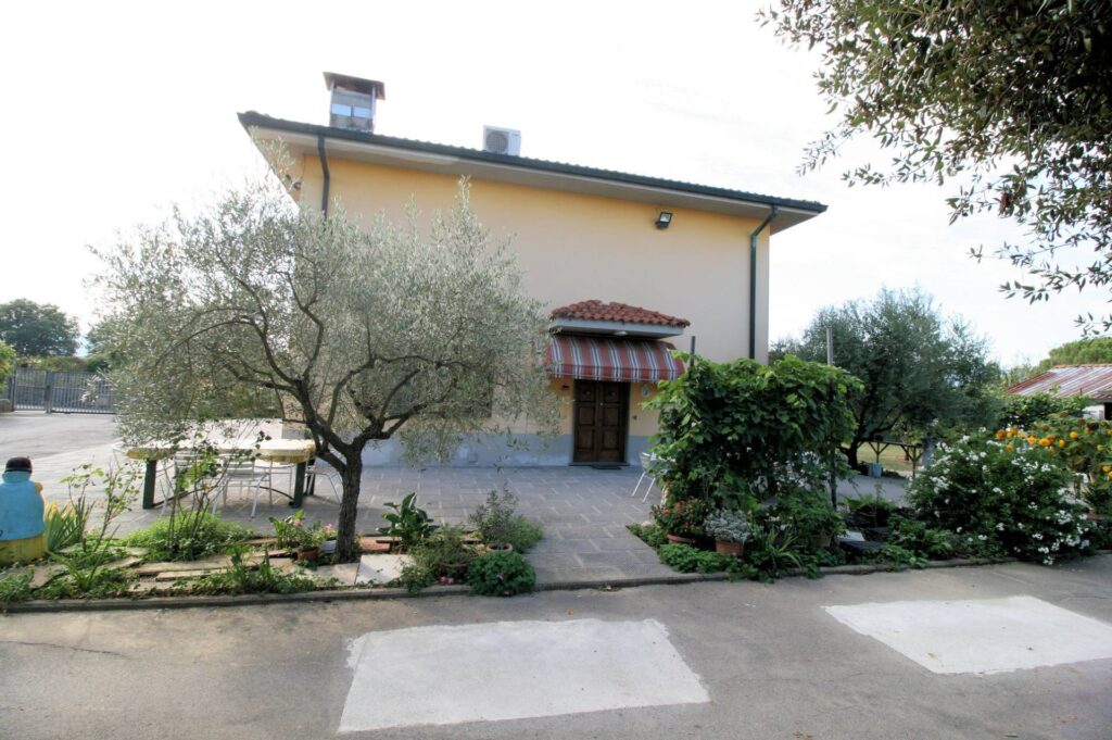 1479-Villetta bifamiliare con due appartamenti e ampio terreno-Altopascio-4 Agenzia Immobiliare ASIP