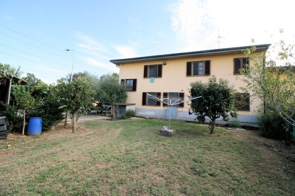 1479-Villetta bifamiliare con due appartamenti e ampio terreno-Altopascio-3 Agenzia Immobiliare ASIP