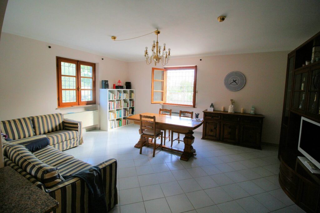 1479-Villetta bifamiliare con due appartamenti e ampio terreno-Altopascio-16 Agenzia Immobiliare ASIP