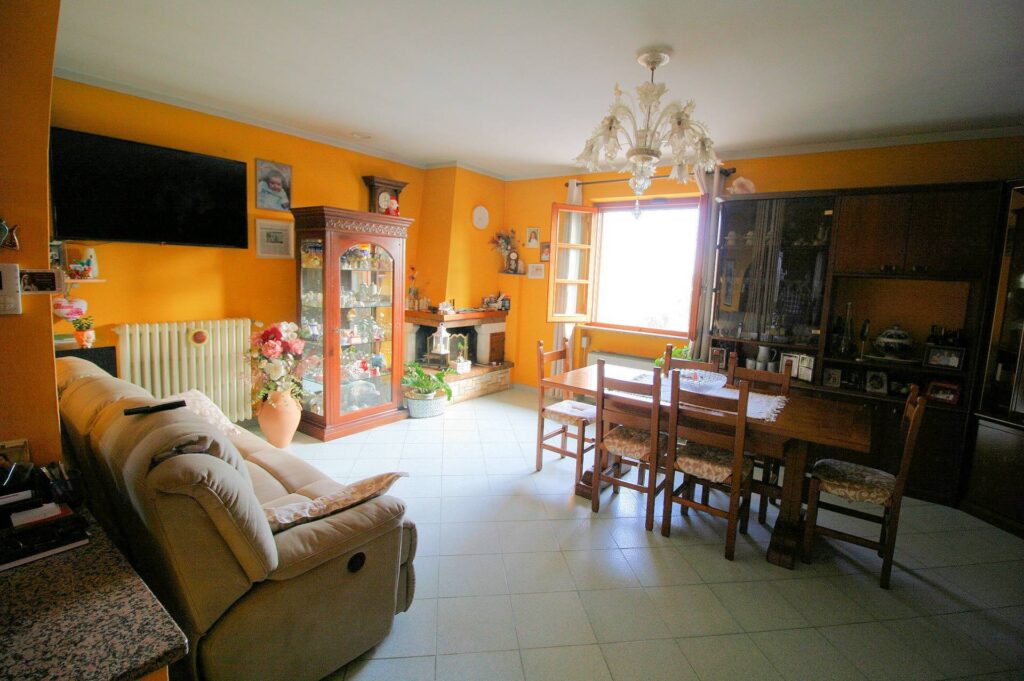 1479-Villetta bifamiliare con due appartamenti e ampio terreno-Altopascio-9 Agenzia Immobiliare ASIP