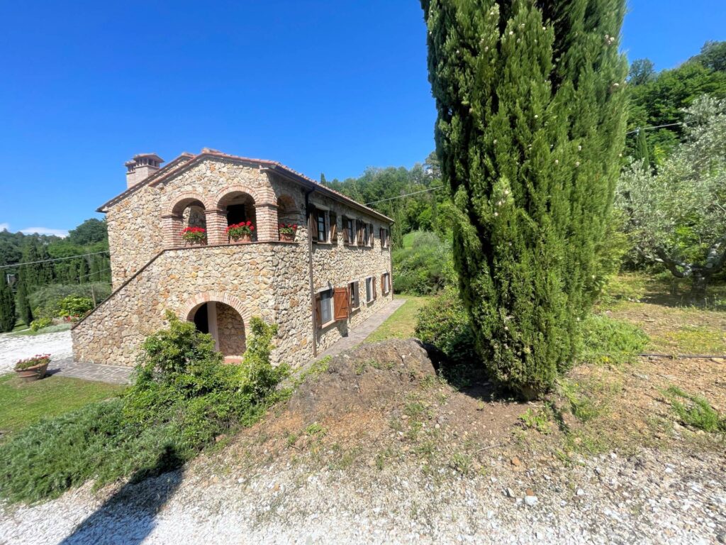 1330-Casale in stile Toscano con parco piscina e dependance in zona panoramica-Chianni-7 Agenzia Immobiliare ASIP