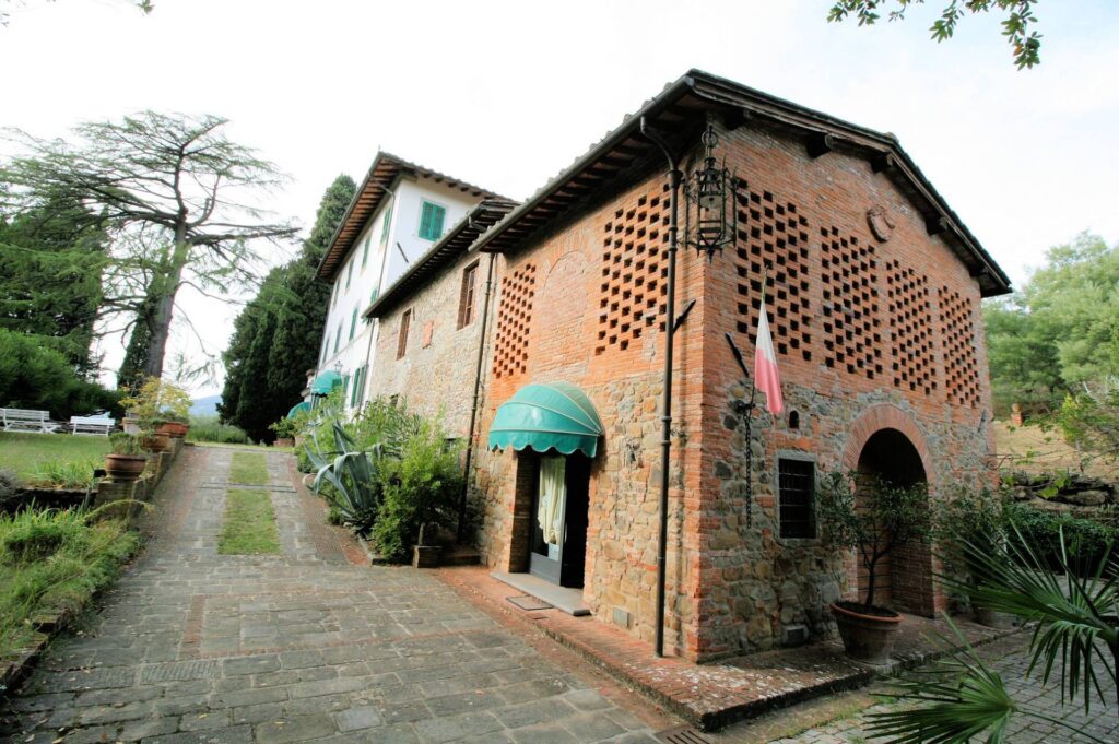 1483-Villa di assoluto pregio con dependance parco e piscina in posizione panoramica-Uzzano-1 Agenzia Immobiliare ASIP