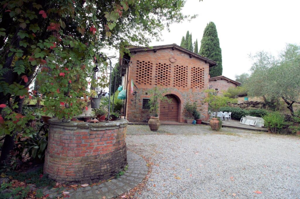 1483-Villa di assoluto pregio con dependance parco e piscina in posizione panoramica-Uzzano-4 Agenzia Immobiliare ASIP