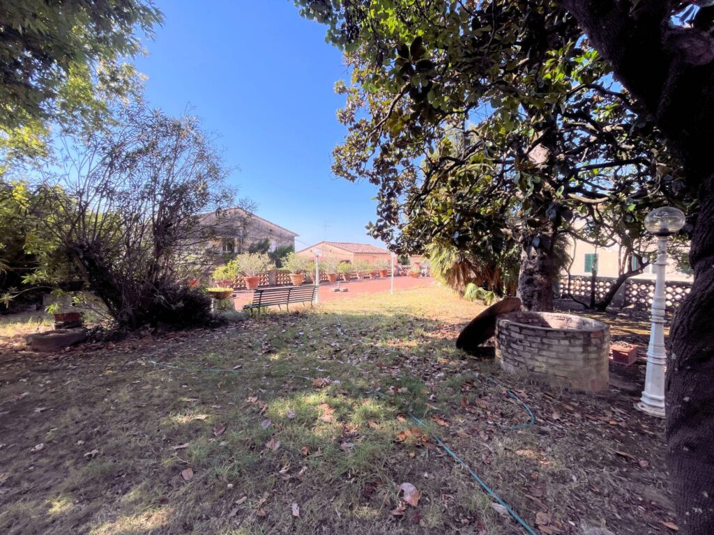 784-Villa di ampia superficie con giardino-Capannoli-2 Agenzia Immobiliare ASIP