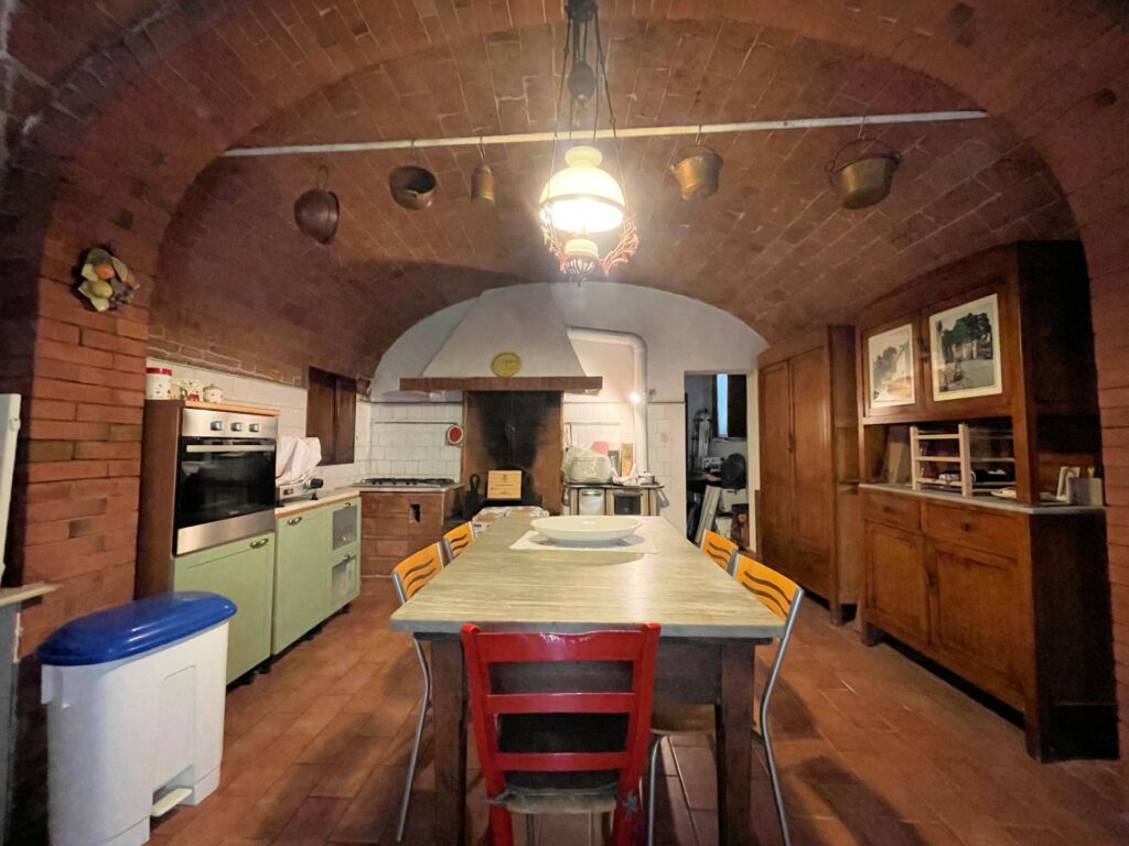 784-Villa di ampia superficie con giardino-Capannoli-11 Agenzia Immobiliare ASIP