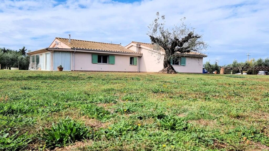 1485-Villa unifamiliare ristrutturata con giardino-Castagneto Carducci-5 Agenzia Immobiliare ASIP