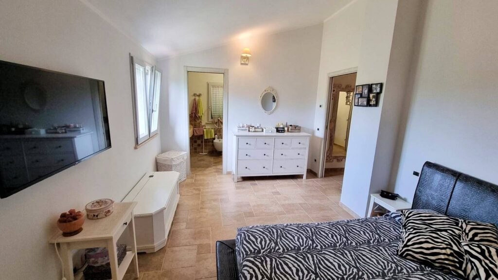 1485-Villa unifamiliare ristrutturata con giardino-Castagneto Carducci-9 Agenzia Immobiliare ASIP