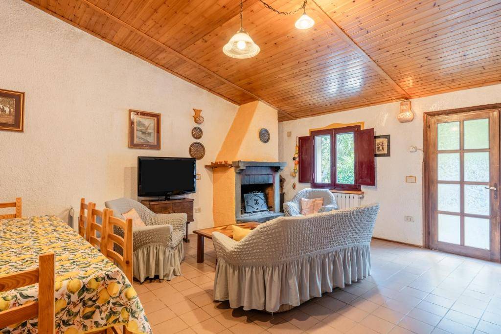 1343-Rustico con ampio terreno e vista panoramica-Pescia-16 Agenzia Immobiliare ASIP