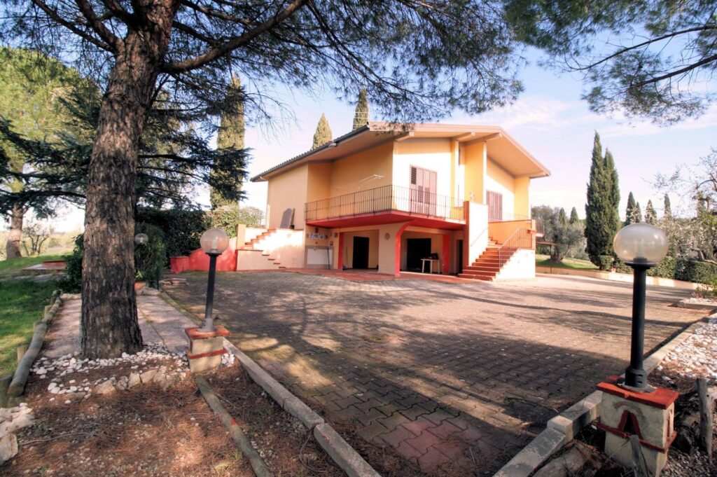 1501-Villetta libera su quattro lati con ampio giardino in zona panoramica-Montespertoli-2 Agenzia Immobiliare ASIP