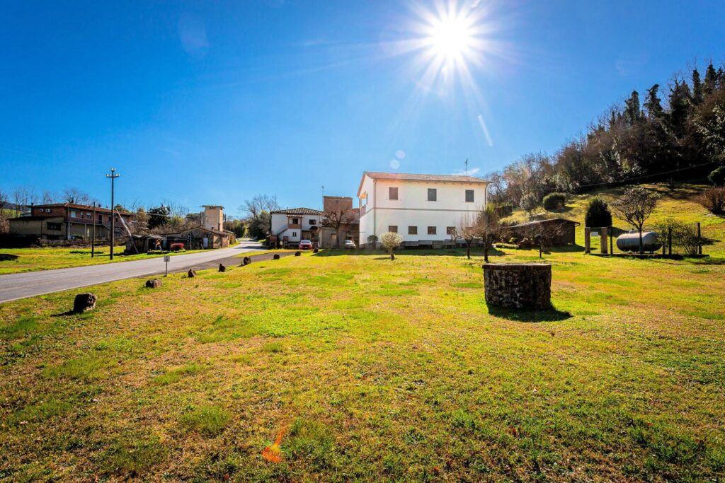 1509-Complesso immobiliare di ampia superficie con terreno-Volterra-5 Agenzia Immobiliare ASIP