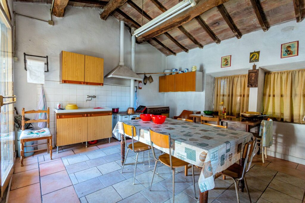 1509-Complesso immobiliare di ampia superficie con terreno-Volterra-24 Agenzia Immobiliare ASIP