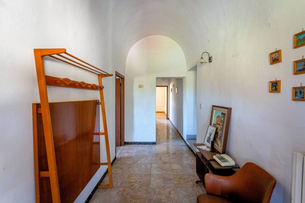 1509-Complesso immobiliare di ampia superficie con terreno-Volterra-22 Agenzia Immobiliare ASIP