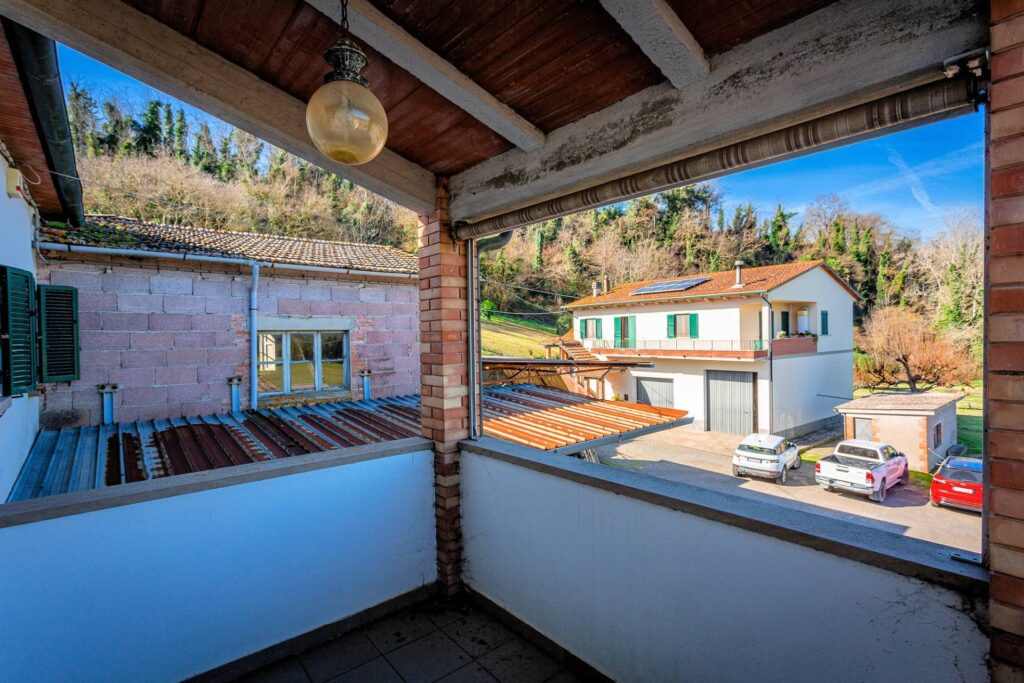 1509-Complesso immobiliare di ampia superficie con terreno-Volterra-15 Agenzia Immobiliare ASIP