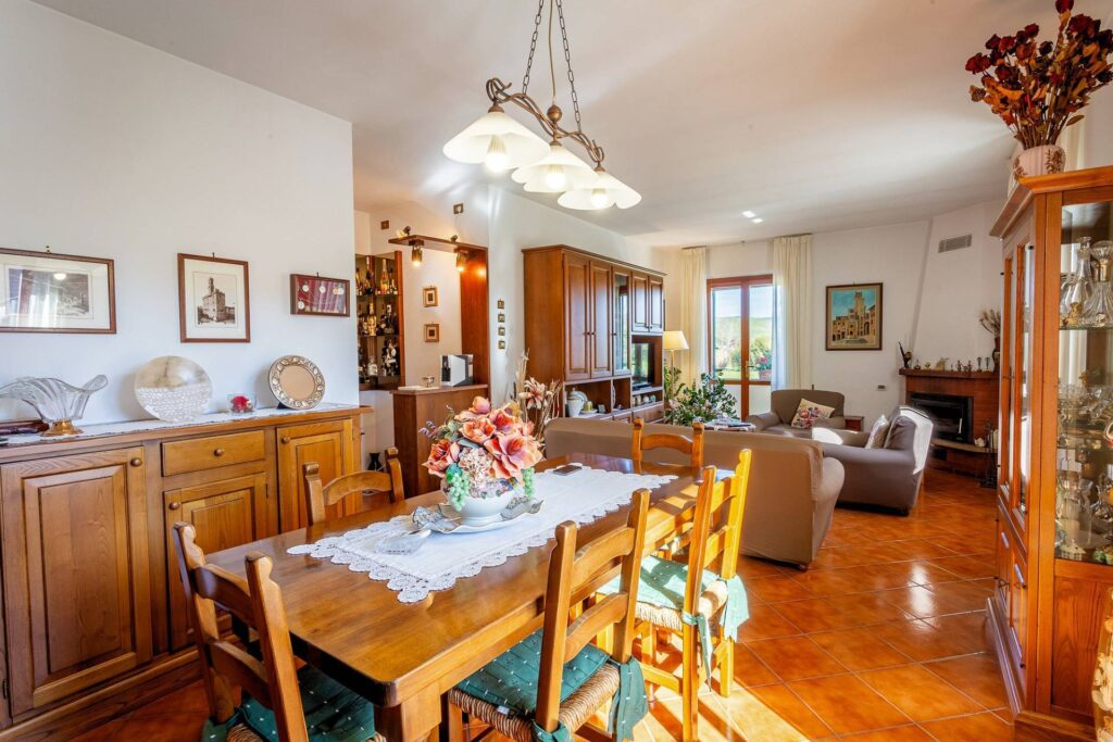 1509-Complesso immobiliare di ampia superficie con terreno-Volterra-9 Agenzia Immobiliare ASIP