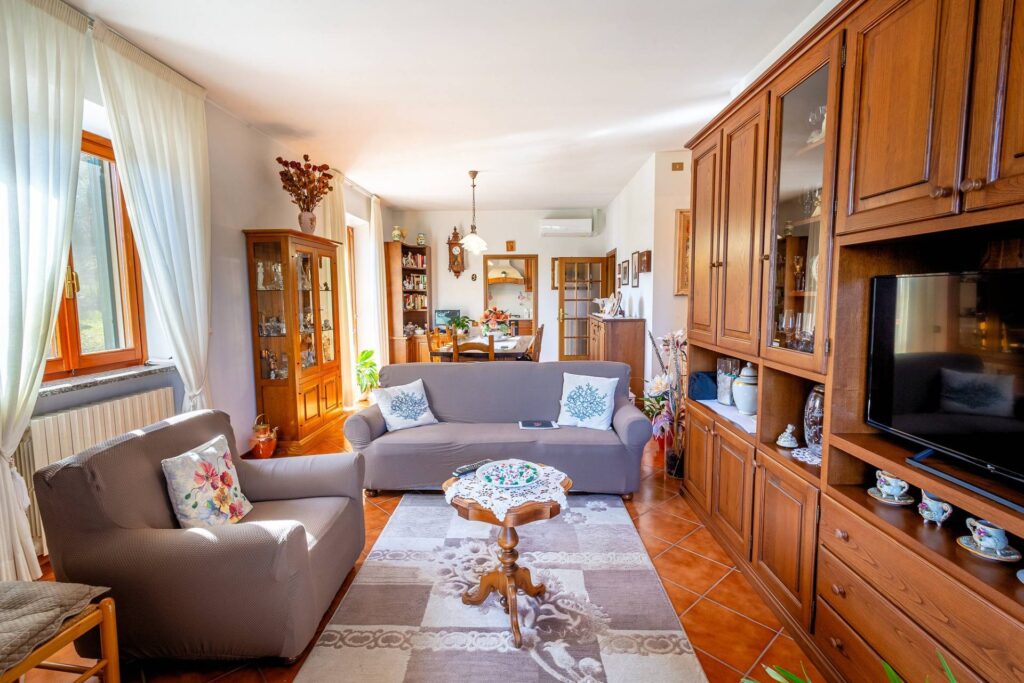 1509-Complesso immobiliare di ampia superficie con terreno-Volterra-11 Agenzia Immobiliare ASIP