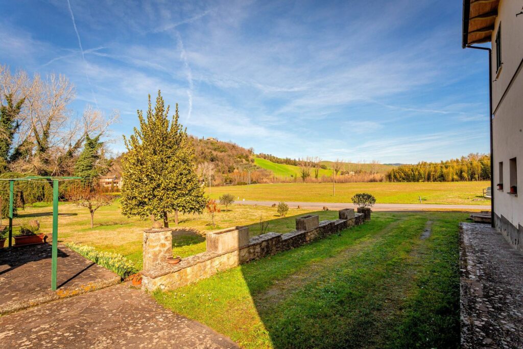 1509-Complesso immobiliare di ampia superficie con terreno-Volterra-7 Agenzia Immobiliare ASIP