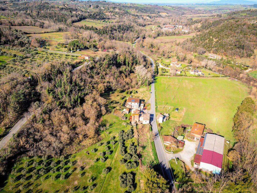 1509-Complesso immobiliare di ampia superficie con terreno-Volterra-4 Agenzia Immobiliare ASIP