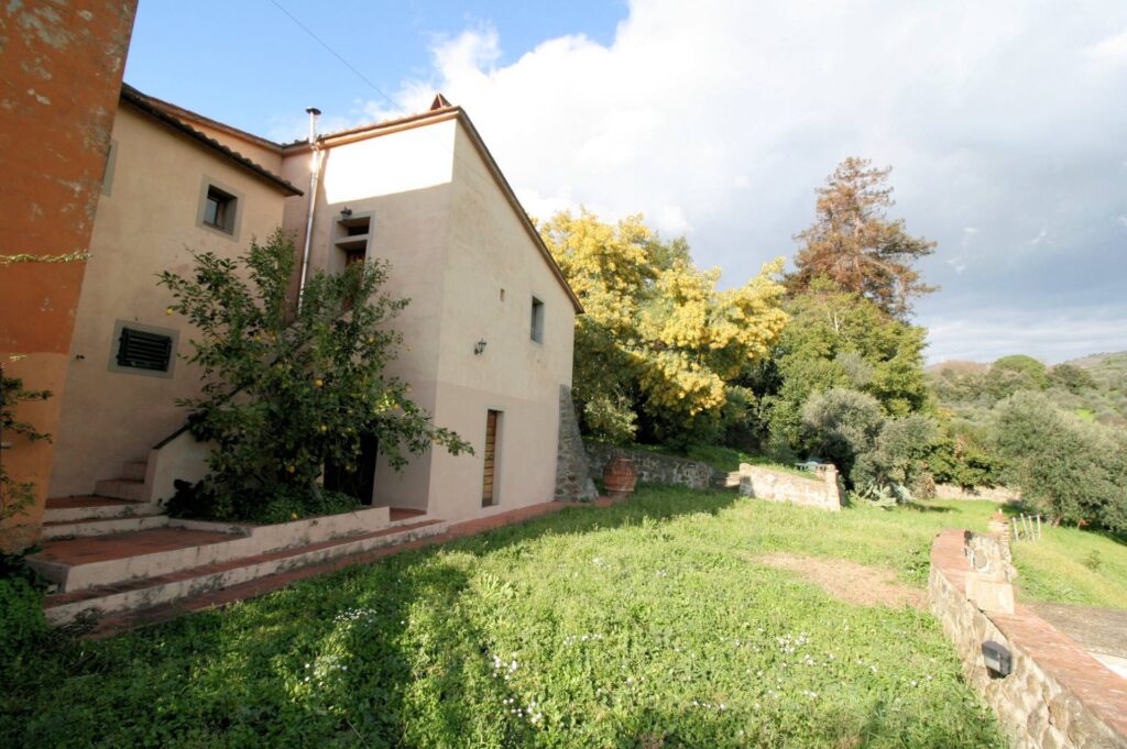 1287-Terratetto ristrutturato libero su tre lati di ampia superficie con terreno e vista panoramica-Lamporecchio-5 Agenzia Immobiliare ASIP