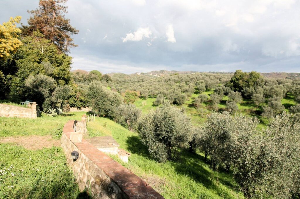 1287-Terratetto ristrutturato libero su tre lati di ampia superficie con terreno e vista panoramica-Lamporecchio-4 Agenzia Immobiliare ASIP