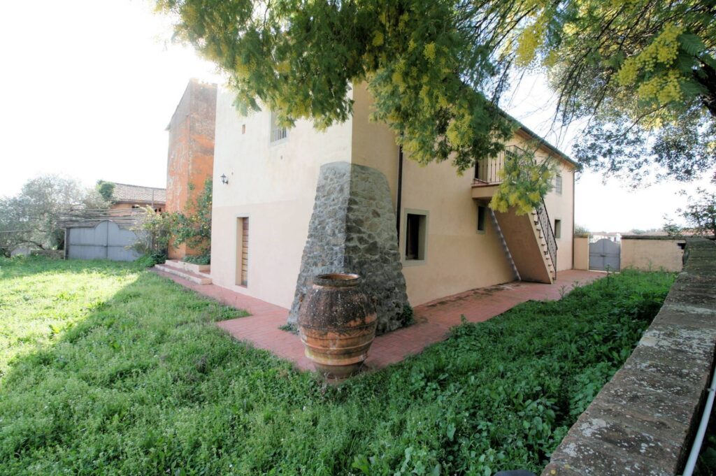 1287-Terratetto ristrutturato libero su tre lati di ampia superficie con terreno e vista panoramica-Lamporecchio-3 Agenzia Immobiliare ASIP