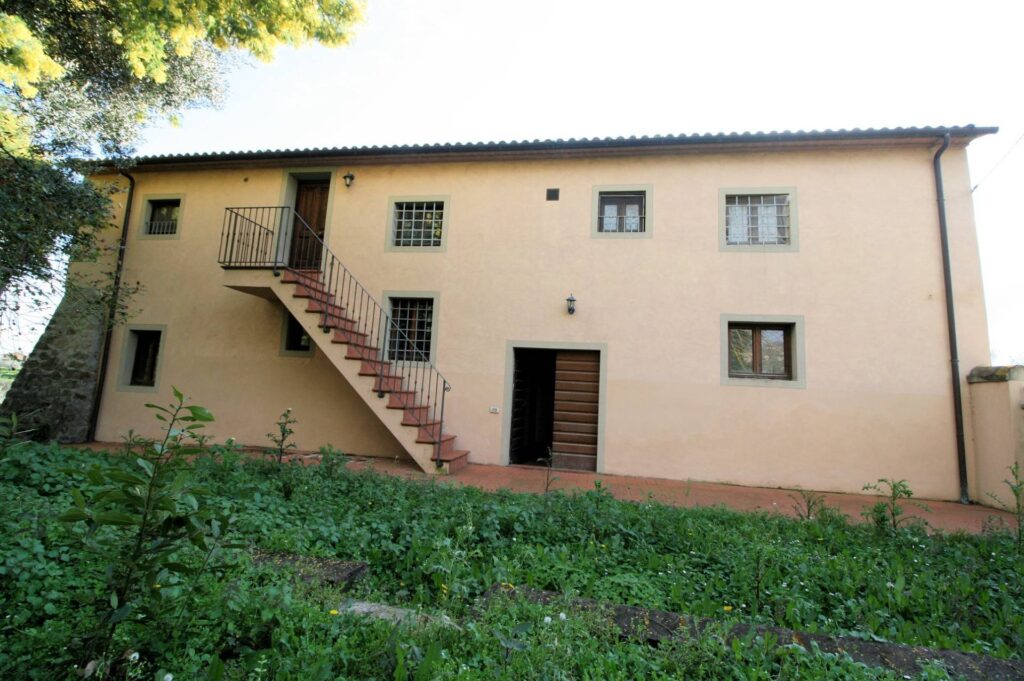 1287-Terratetto ristrutturato libero su tre lati di ampia superficie con terreno e vista panoramica-Lamporecchio-9 Agenzia Immobiliare ASIP