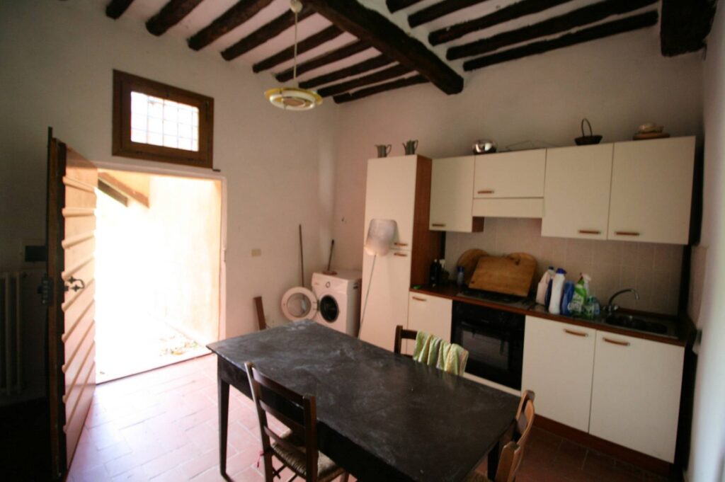 1287-Terratetto ristrutturato libero su tre lati di ampia superficie con terreno e vista panoramica-Lamporecchio-14 Agenzia Immobiliare ASIP