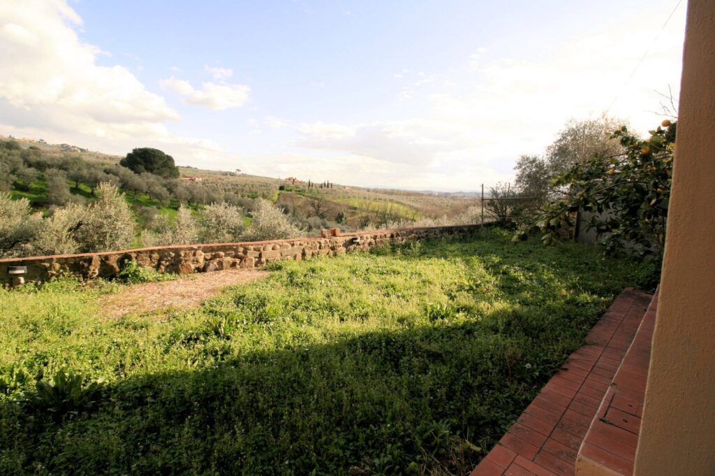 1287-Terratetto ristrutturato libero su tre lati di ampia superficie con terreno e vista panoramica-Lamporecchio-8 Agenzia Immobiliare ASIP