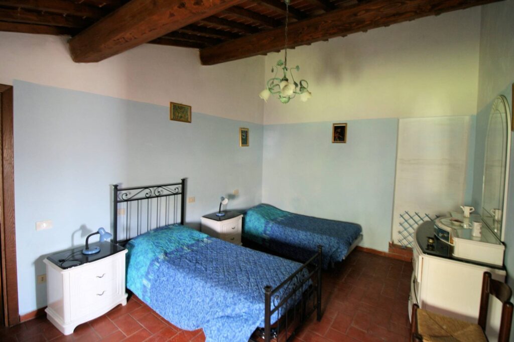 1287-Terratetto ristrutturato libero su tre lati di ampia superficie con terreno e vista panoramica-Lamporecchio-18 Agenzia Immobiliare ASIP