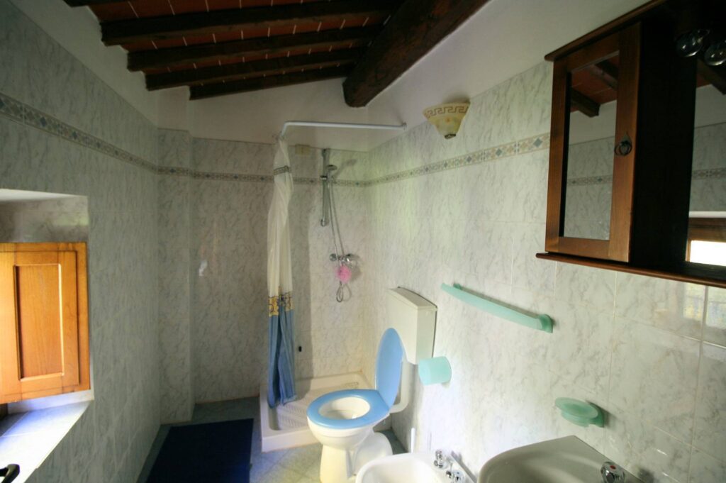 1287-Terratetto ristrutturato libero su tre lati di ampia superficie con terreno e vista panoramica-Lamporecchio-23 Agenzia Immobiliare ASIP